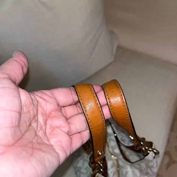 Michael Kors Cream and Brown Shoulder Bag USED!!!! In great condition!!!! - Picture 7 of 8